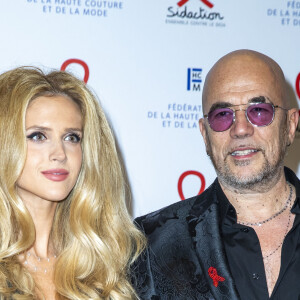 Pascal Obispo et sa femme Julie Hantson lors du photocall de la 18ème édition du "Dîner de la mode du Sidaction" au Pavillon Cambon Capucines - Potel et Chabot à Paris, France, le 23 janvier 2020. © Olivier Borde/Bestimage 