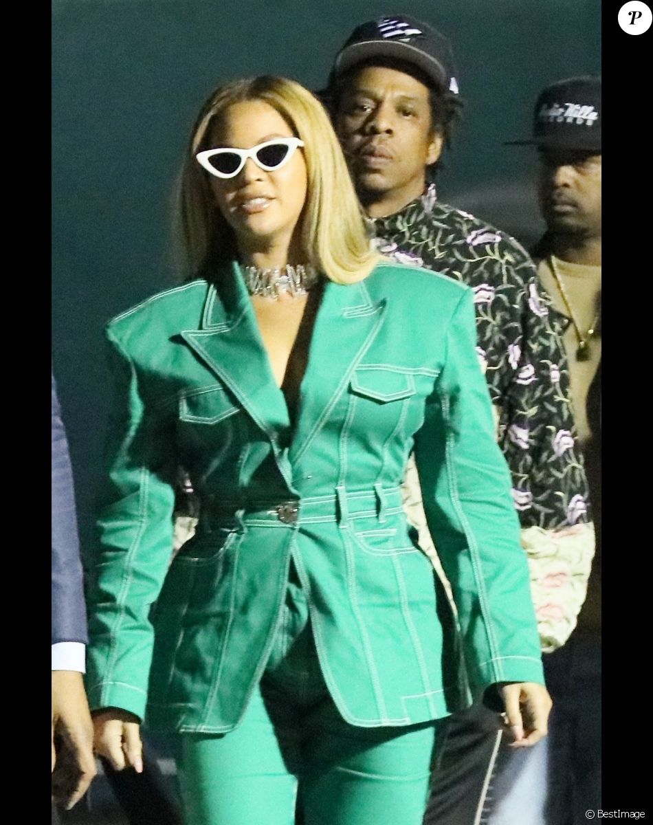 Exclusif - Beyoncé, Jay Z et leur fille Blue Ivy quittent le Hard Rock Stadium à l'issue du 54 ème Super Bowl à Miami, le 2 février 2020. Blue Ivy est repartie en tenant contre elle un ballon de football américain. Les Chiefs de Kansas City remportent le Super Bowl (31 - 20) face aux 49ers de San Francisco, notamment grâce au quarterback P. Mahomes (15).