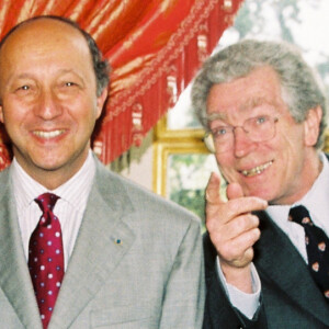 Raymond Forni, Mazarine Pingeot, Laurent Fabius, Pierre Joxe, Danièle Mitterrand lors de la remise du 1er Prix François Mitterrand à l'Hôtel de Lassay à Paris.