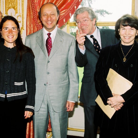 Raymond Forni, Mazarine Pingeot, Laurent Fabius, Pierre Joxe, Danièle Mitterrand lors de la remise du 1er Prix François Mitterrand à l'Hôtel de Lassay à Paris.