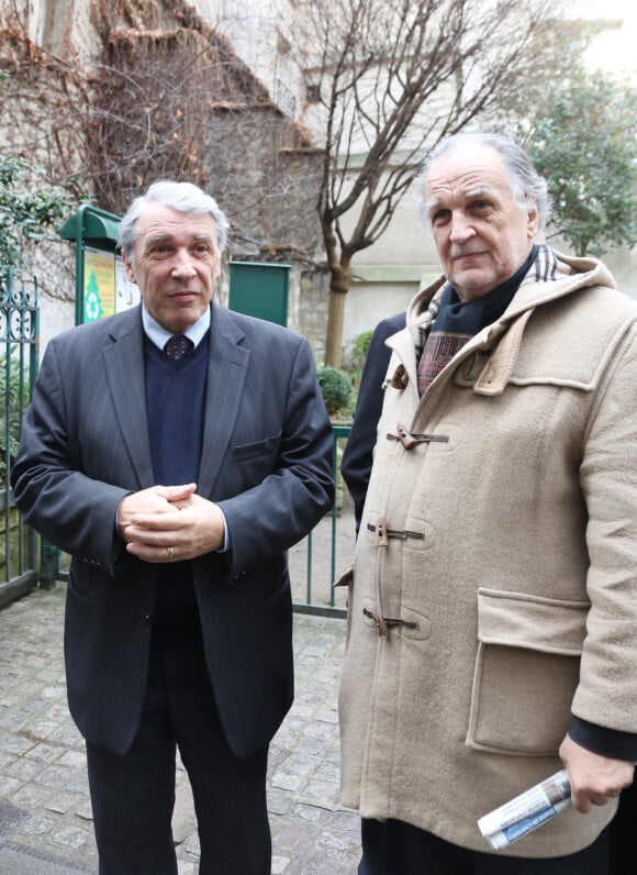 Gilbert et Jean-Christophe Mitterrand au square Danielle Mitterrand, au 20 rue de Bievre dans le 5eme arrondissement à Paris, le 6 janvier 2014.