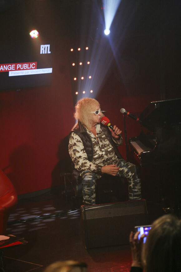 Michel Polnareff sur l'émission de Vincent Perrot "Stop ou Encore" sur RTL, à Paris le 23 novembre 2016.