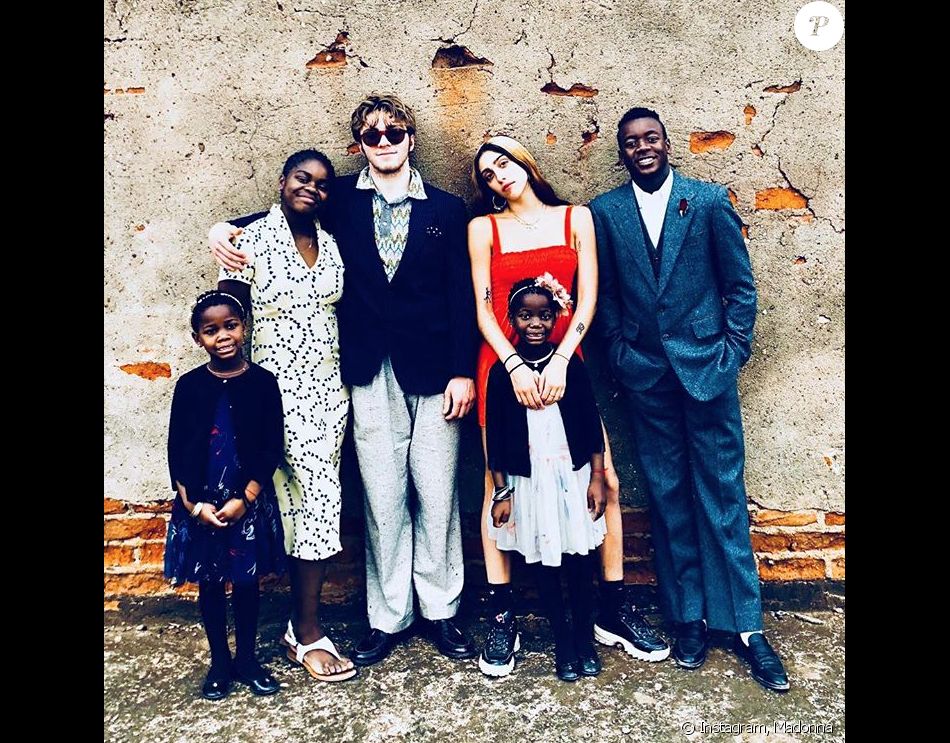 Les six enfants de Madonna (Esther, Mercy, Rocco, Lourdes, Stella et David) célèbrent Thanksgiving au Malawi le 22 novembre 2018.