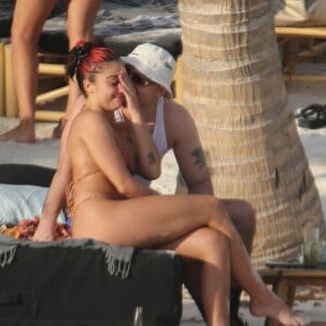 Exclusif - La fille de Madonna, Lourdes Leon, et son petit ami Jonathan Puglia profitent d'un après-midi ensoleillé en amoureux à Tulum. Le 30 janvier 2021.
