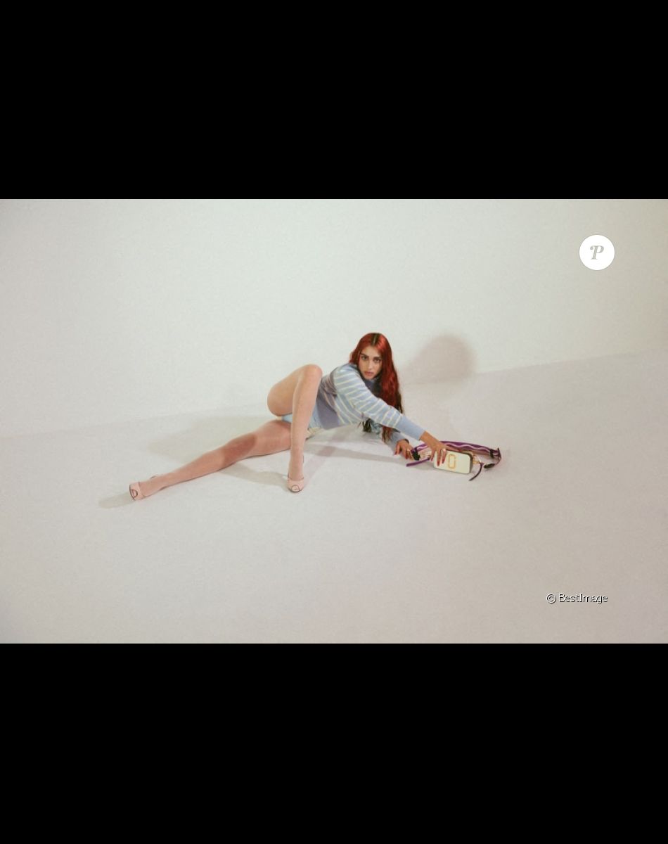 Lourdes Leon figure sur la campagne publicitaire de Marc Jacobs, saison printemps-été 2021.