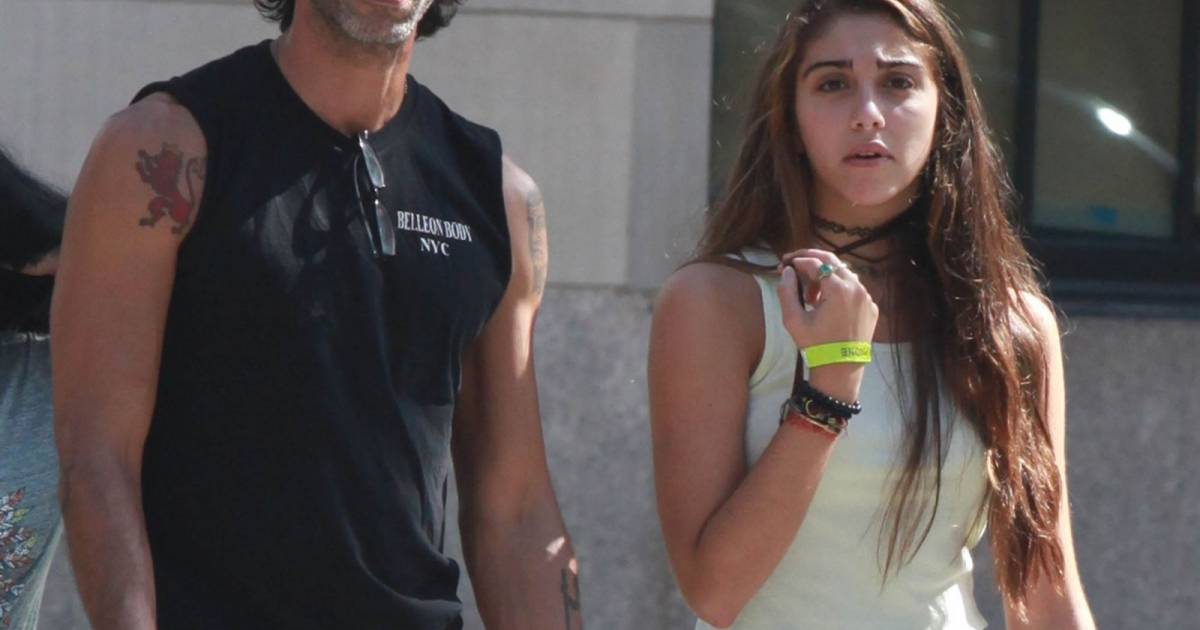 Lourdes Leon Et Son Perenull