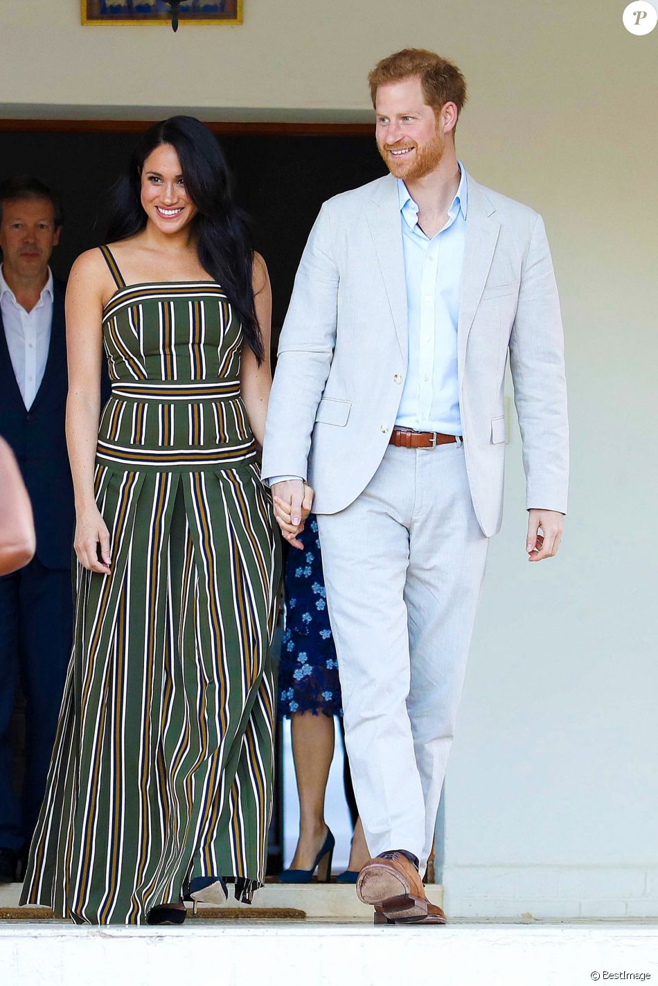Le prince Harry, duc de Sussex, et Meghan Markle, duchesse de Sussex, lors d'une réception dans les jardins de la résidence du haut-commissaire britannique au Cap, Afrique du Sud, le 24 septembre 2019.