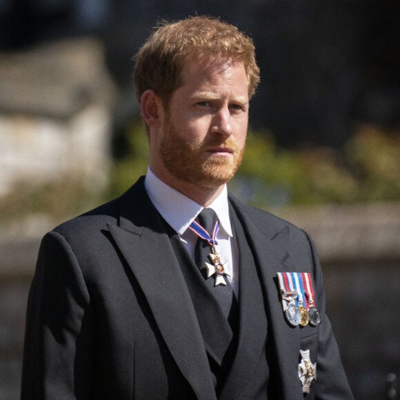 Le prince Harry, duc de Sussex, aux funérailles de son grand-père le prince Philip, duc d'Edimbourg à la chapelle Saint-Georges du château de Windsor.