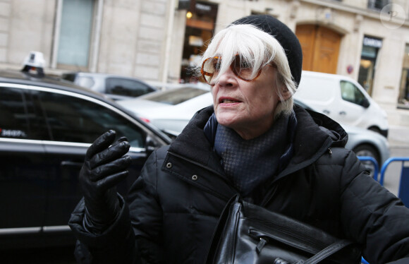 Exclusif - Françoise Hardy dans les rues de Paris.