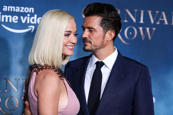 Katy Perry et son fiancé Orlando Bloom à la première de la série télévisée Amazon Prime Video "Carnival Row" au TCL Chinese Theatre dans le quartier de Hollywood, à Los Angeles, Californie, Etats-Unis.