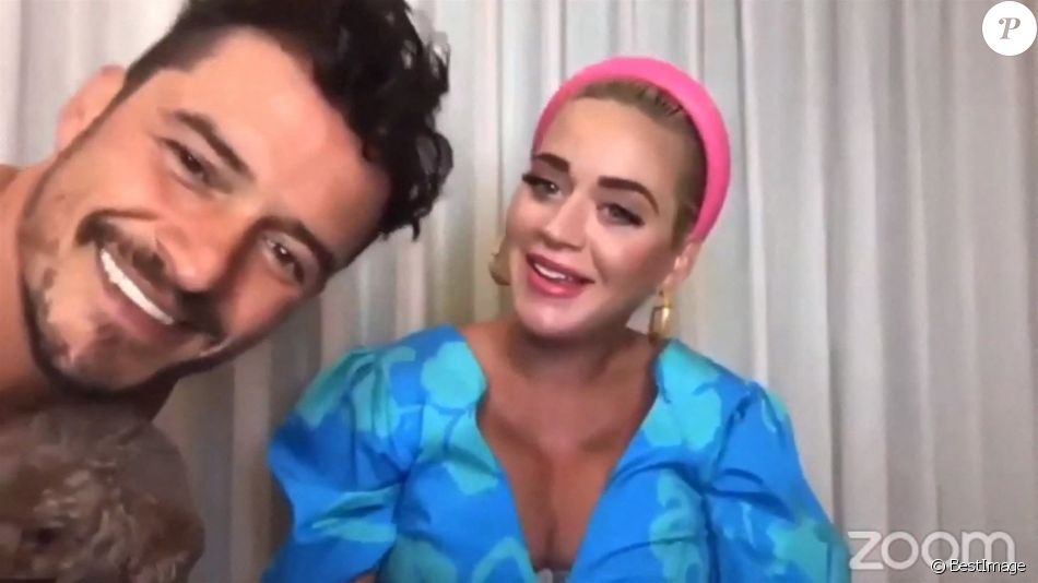 La chanteuse américaine de 35 ans, Katy Perry, enceinte, fait la promotion de son nouvel album "Smile" sur Zoom, avant d'être interrompue par son fiancé Orlando Bloom, torse nu. Los Angeles. Le 5 août 2020.