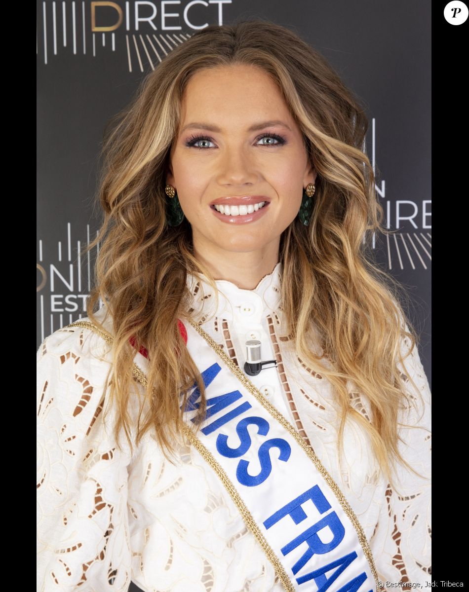 Exclusif - Amandine Petit (Miss France 2021) - En lice pour le concours de Miss Univers 2021, le 16 mai 2021 à Davie, en Floride (heure américaine) - Backstage de l'émission OEED (On Est En Direct) , présentée par Laurent Ruquier et diffusée en direct le 17/04/21 sur France2 - Paris le 17/04/2021 © Jack Tribeca / Bestimage