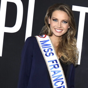 Exclusif - Amandine Petit (Miss France 2021) rencontre Jordan De Luxe sur un plateau de la chaine Non Stop People le 14 janvier 2021 © Cédric Perrin / Bestimage 