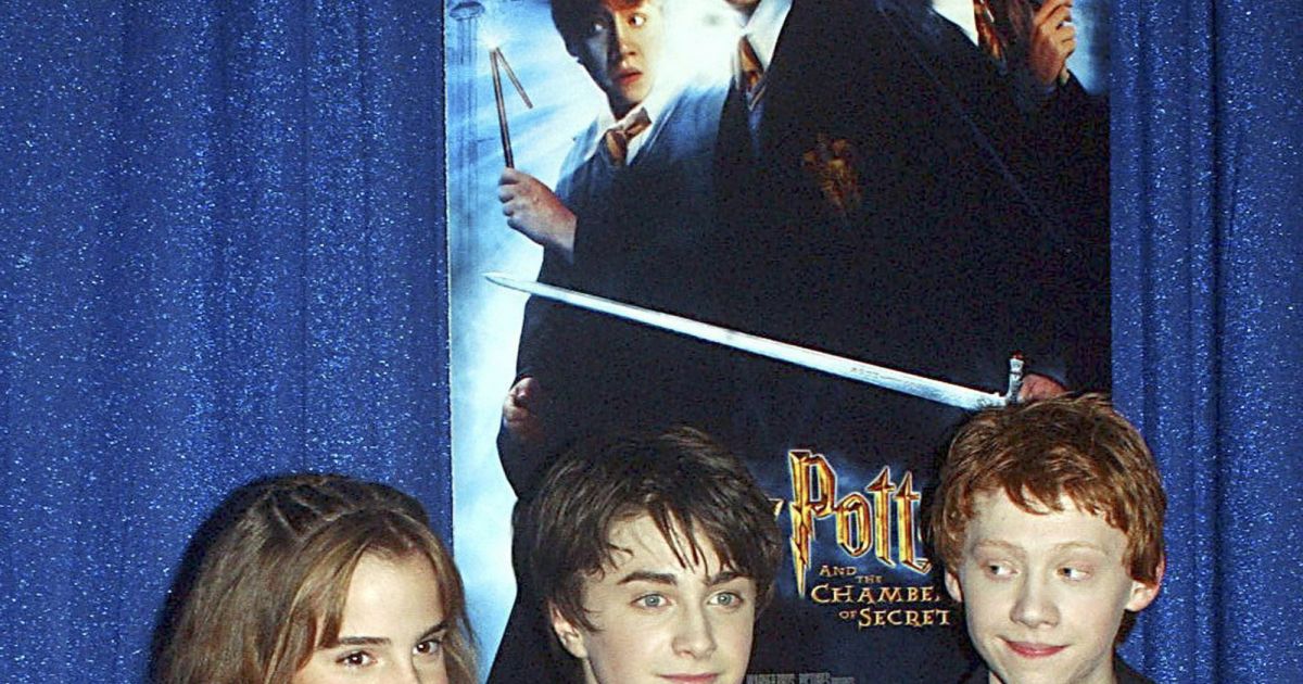 Emma Watson Daniel Radcliffe Et Rupert Grint à La Première Du Film Harry Potter Et La Chambre 1025