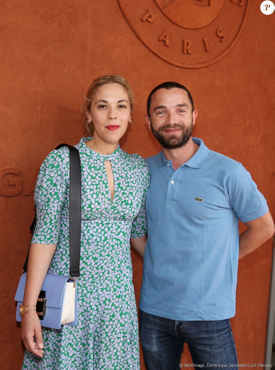 Alysson Paradis et son compagnon Guillaume Gouix People au village des Internationaux de Alysson Paradis et son compagnon Guillaume Gouix People au village des Internationaux de