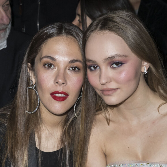 Alysson Paradis et Lily-Rose Depp - Photocall du défilé de la collection Croisière Chanel 2018/2019 au Grand Palais à Paris, France, le 3 mai 2018. © Olivier Borde/Bestimage