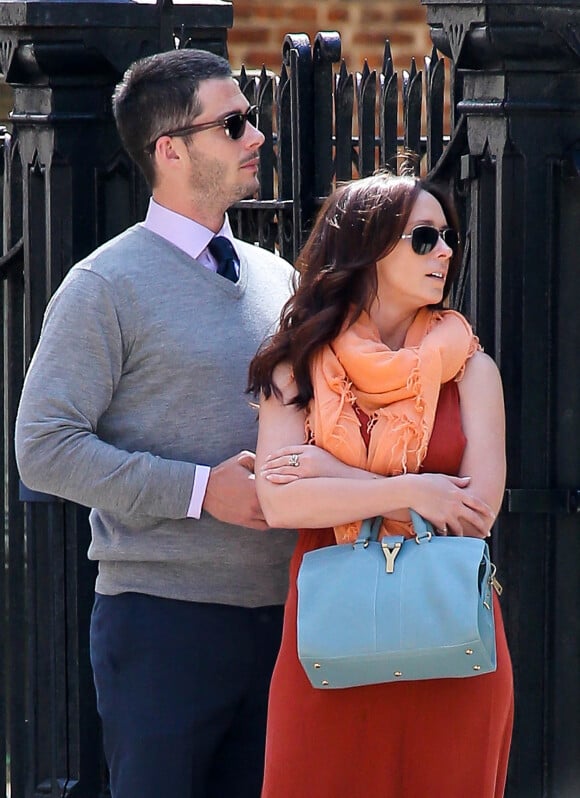 Exclusif - Jennifer Love Hewitt et son petit-ami Brian Hallisay se rendent au mariage d'une amie a New York, le 27 avril 2013.