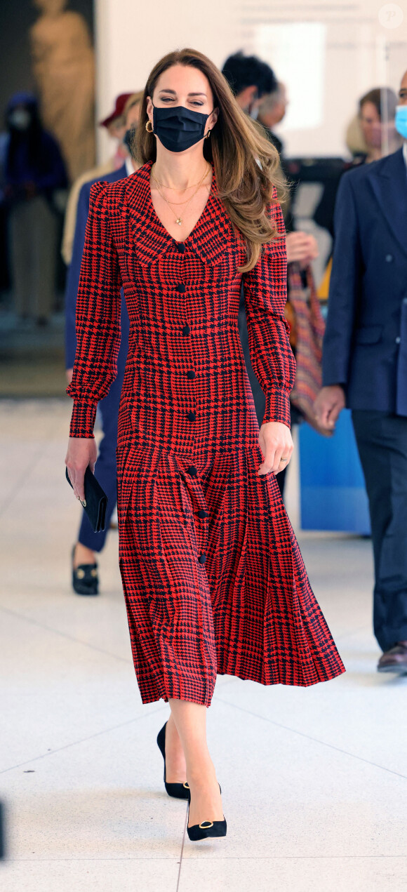 Kate Middleton, duchesse de Cambridge, visite le musée V&A (Victoria & Albert) à Londres.