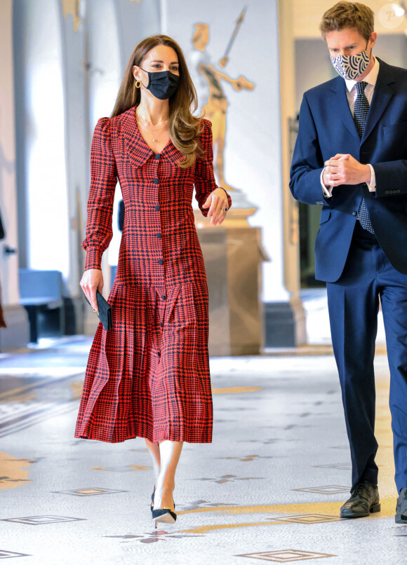 Kate Middleton, duchesse de Cambridge, visite le musée V&A (Victoria & Albert) à Londres, le 19 mai 2021.