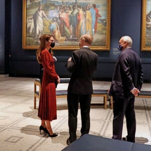 Kate Middleton, duchesse de Cambridge, visite le musée V&A (Victoria & Albert) à Londres, le 19 mai 2021.