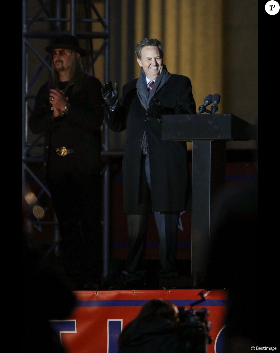 Exclusif - Matthew Perry sur le tournage de "Don't Look Up". Boston, le 12 décembre 2020.