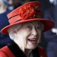 Elizabeth II souriante après le deuil : discret hommage au prince Philip lors d'une sortie