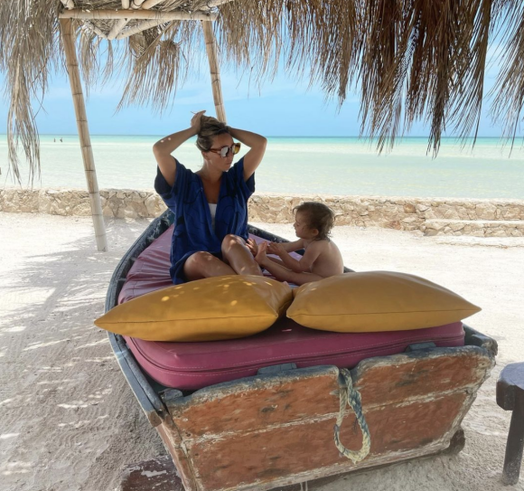 Cindy Poumeyrol (Koh-Lanta) en vacances au Mexique avec son mari Thomas et leur fille Alba.