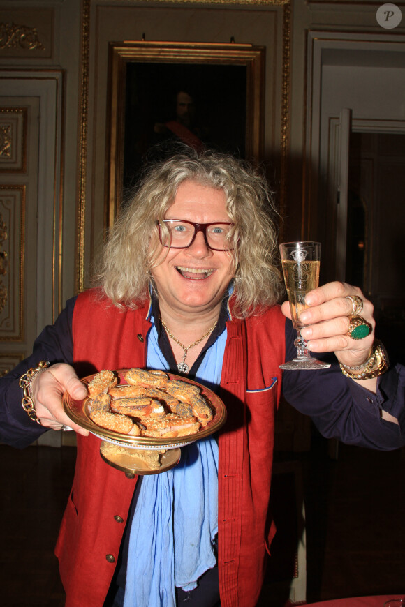 Exclusif - Pierre-Jean Chalençon fait sa cuisine au palais Vivienne pendant l'épidémie de coronavirus (COVID19). © Philippe Baldini / Bestimage