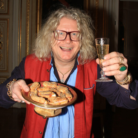 Exclusif - Pierre-Jean Chalençon fait sa cuisine au palais Vivienne pendant l'épidémie de coronavirus (COVID19). © Philippe Baldini / Bestimage