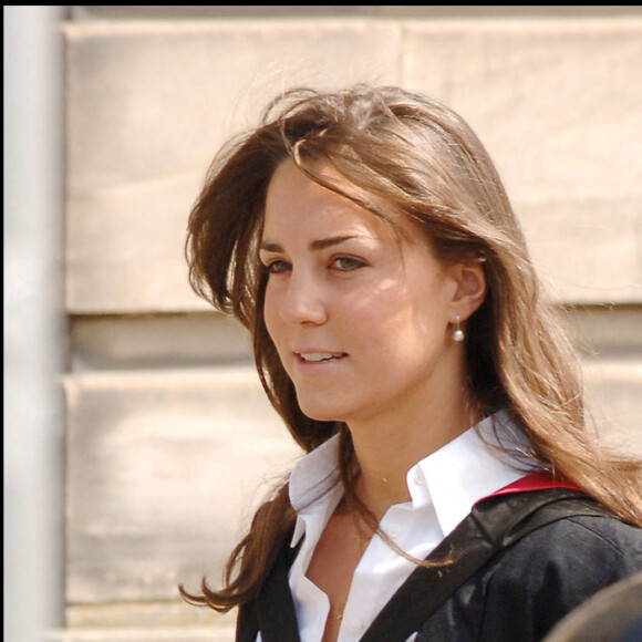 Kate Middleton reçoit son diplôme en histoire de l'art à l'université St Andrews. St Andrews, le 23 juin 2005.