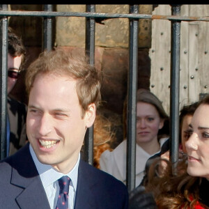Kate Middleton et le prince William visitent l'université St Andrews. Le 25 février 2011.