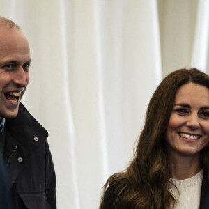 Le prince William, duc de Cambridge, et son épouse Kate Middleton, duchesse de Cambridge, visitent leur ancienne université, St Andrews. Le 26 mai 2021.