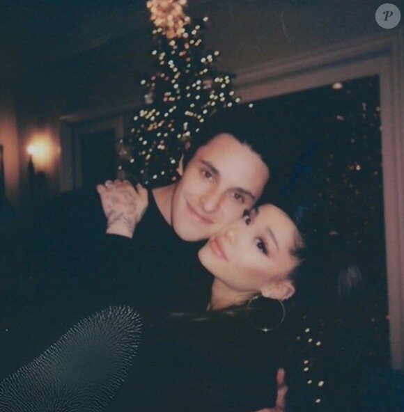 Ariana Grande et son mari Dalton Gomez sur Instagram. Le 26 décembre 2021.