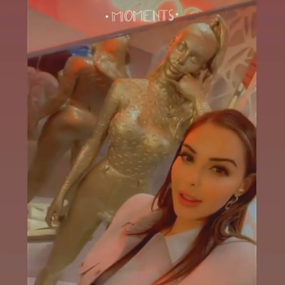 Nabilla obtient sa propre statue créée par l'artiste français Richard Orlinski - Instagram