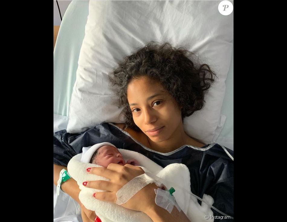 Hajiba Fahmy avec son fils Reza, après sa naissance