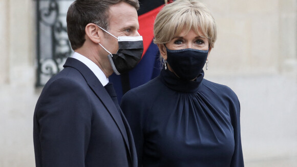 Emmanuel et Brigitte Macron : Le couple présidentiel vacciné contre la Covid-19