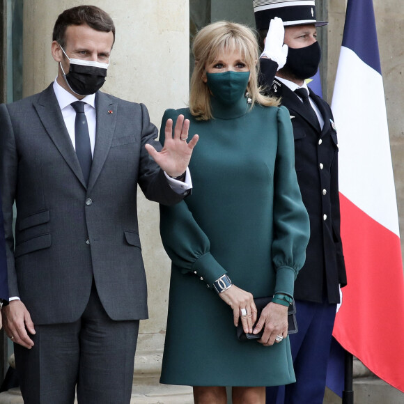 Le président de la République française, Emmanuel Macron et sa femme le Première dame, Brigitte Macron reçoivent le président de la Nation argentine, et sa compagne, pour un déjeuner de travail au palais de l'Elysée à Paris, France, le 12 mai 2021. © Stéphane Lemouton/Bestimage 