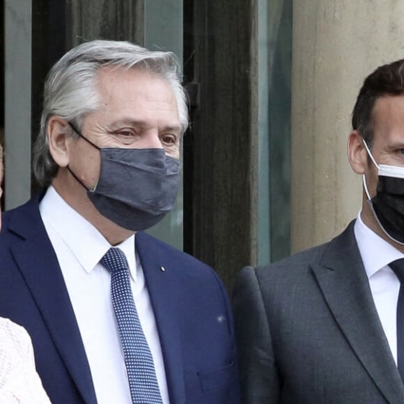 Le président de la République française, Emmanuel Macron et sa femme le Première dame, Brigitte Macron reçoivent le président de la Nation argentine, Alberto Angel Fernandez et sa compagne Fabiola Yanez, pour un déjeuner de travail au palais de l'Elysée à Paris, France, le 12 mai 2021. © Stéphane Lemouton/Bestimage 