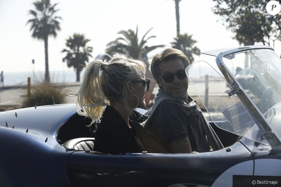 Le prince Emmanuel-Philibert de Savoie et Laeticia Hallyday - Le prince Emmanuel-Philibert de Savoie est au volant de la voiture "Shelby Cobra" sport de Johnny avec Laeticia Hallyday direction le restaurant SoHo House de Malibu en famille à Los Angeles, le 3 novembre 2019.