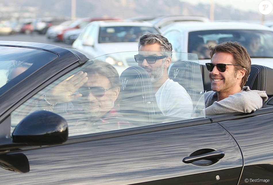 Johnny et Laeticia Hallyday, Francois Vincentelli, le prince Emmanuel-Philibert de Savoie - Johnny Hallyday conduit la Maserati du prince Emmanuel-Philibert de Savoie a Pacific Palisades, Los Angeles le 19 janvier 2014.