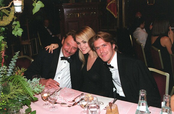 Johnny et Laeticia Hallyday avec leur ami le prince Emmanuel Philibert de Savoie en Suisse, en 1999.
