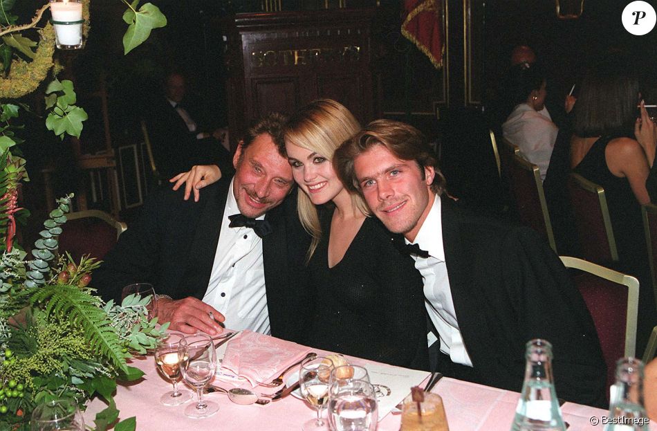 Johnny et Laeticia Hallyday avec leur ami le prince Emmanuel Philibert de Savoie en Suisse, en 1999.