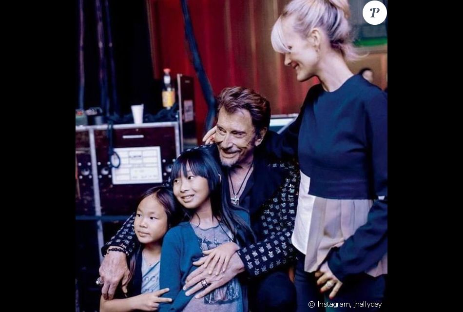 Johnny et Laeticia Hallyday avec leurs filles Jade et Joy sur Instagram, en 2017.