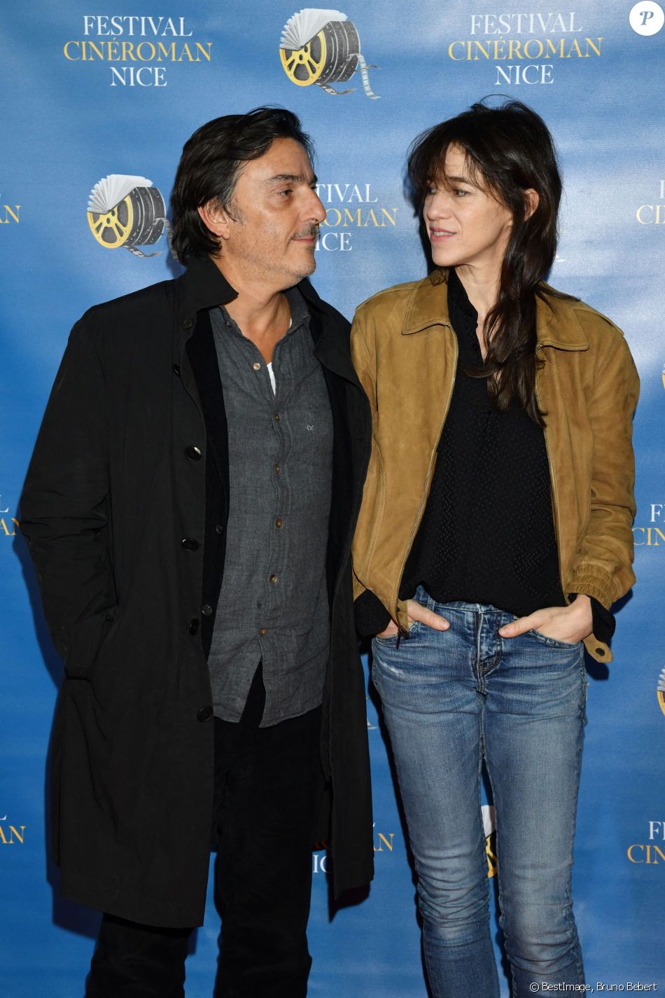 Yvan Attal et sa compagne Charlotte Gainsbourg - Soirée d'ouverture de la 1ère éditon du Festival Ciné Roman à Nice. © Bruno Bebert/Bestimage