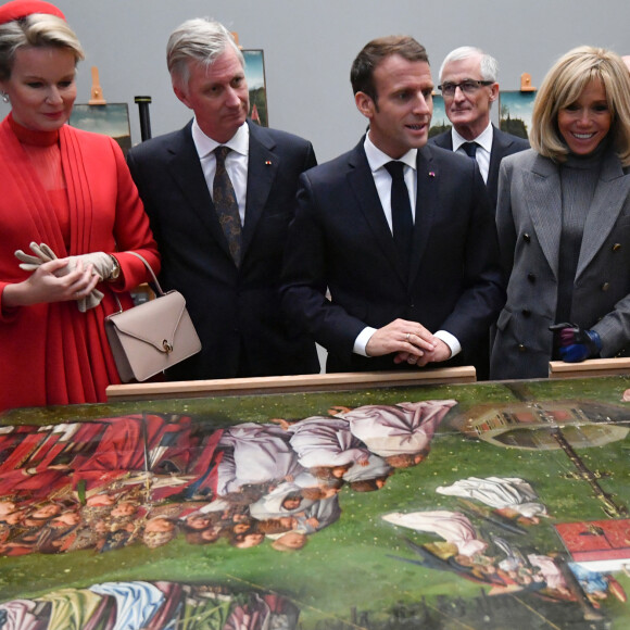 Le président de la République française Emmanuel Macron, sa femme la Première Dame Brigitte Macron, le roi Philippe de Belgique, la reine Mathilde de Belgique et le Premier ministre Charles Michel visitent l'atelier de restauration de "l'Adoration de l'Agneau Mystique" au MSK de Gand (Musée des Beaux-Arts), le 19 novembre 2018. © Emmanuel Dunand/Pool/Bestimage