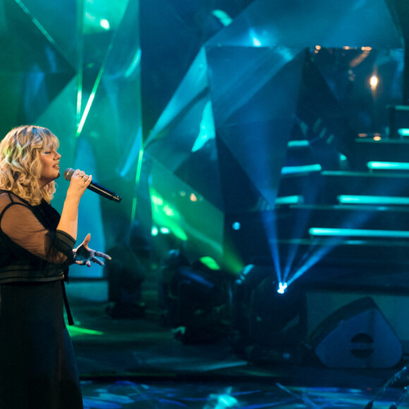 Exclusif - Louane Emera et Camelia Jordana à la grande soirée solidaire et festive "Secours Pop La Grande Soirée" au Cirque d'Hiver à Paris, diffusée en direct le 6 février 2021 sur France 2. © Tiziano Da Silva - Cyril Moreau / Bestimage