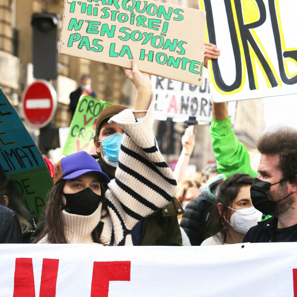 Marche pour le climat de place d'l'Opéra à République à Paris en présence de Marion Cotillard le 28 mars 2021 © Panoramic / Bestimage