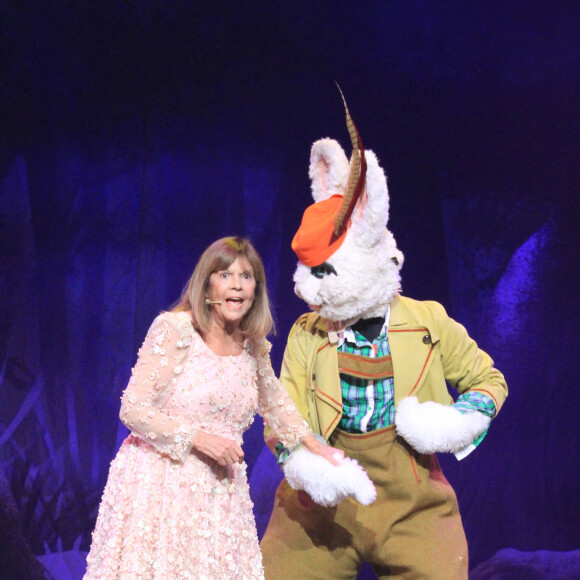 Exclusif - Chantal Goya sur la scène du Palais des Congrès dans son spectacle "Le soulier qui vole" à Paris le 6 octobre 2019. © Philippe Baldini/Bestimage