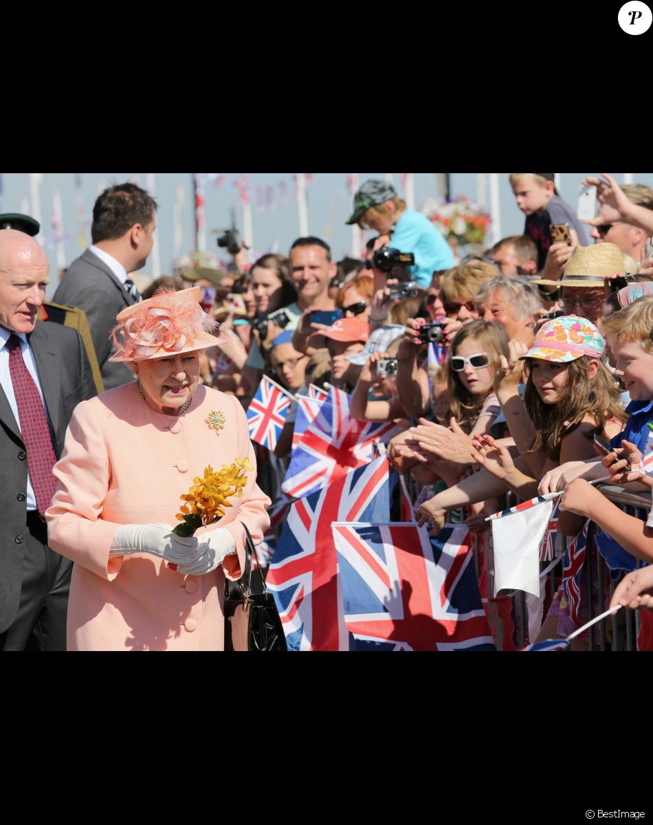 Elizabeth II à Cowes, sur l'île de Wight à l'occasion de son jubilé de diamant en 2012.