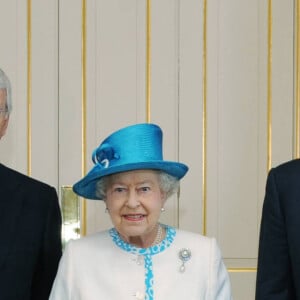 Elizabeth II et ses Premiers ministres David Cameron, Sir John Major, Tony Blair et Gordon Brown au 10 Downing Street, à l'occasion de son jubilé de platine, en 2012.